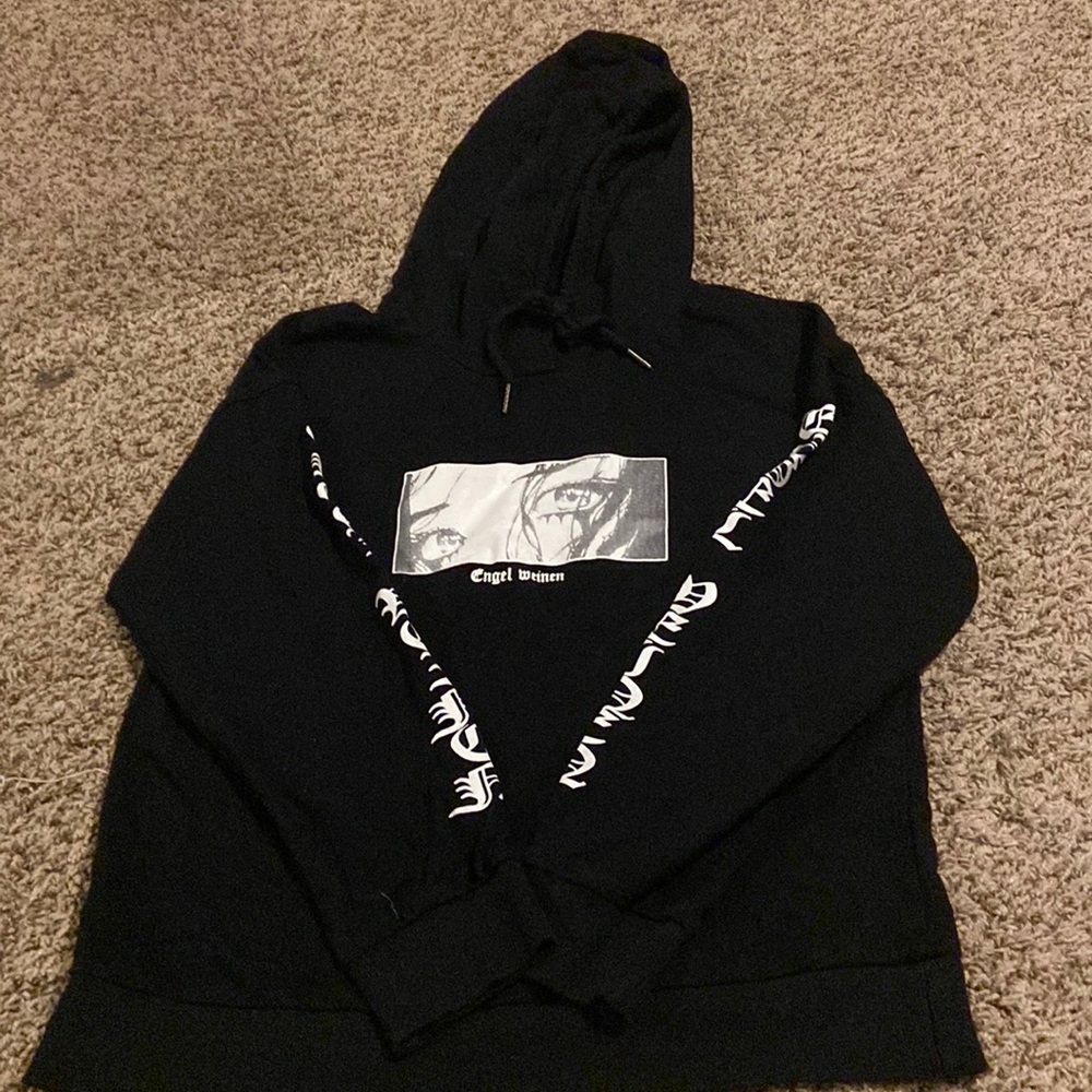 black hoodie type crop top
